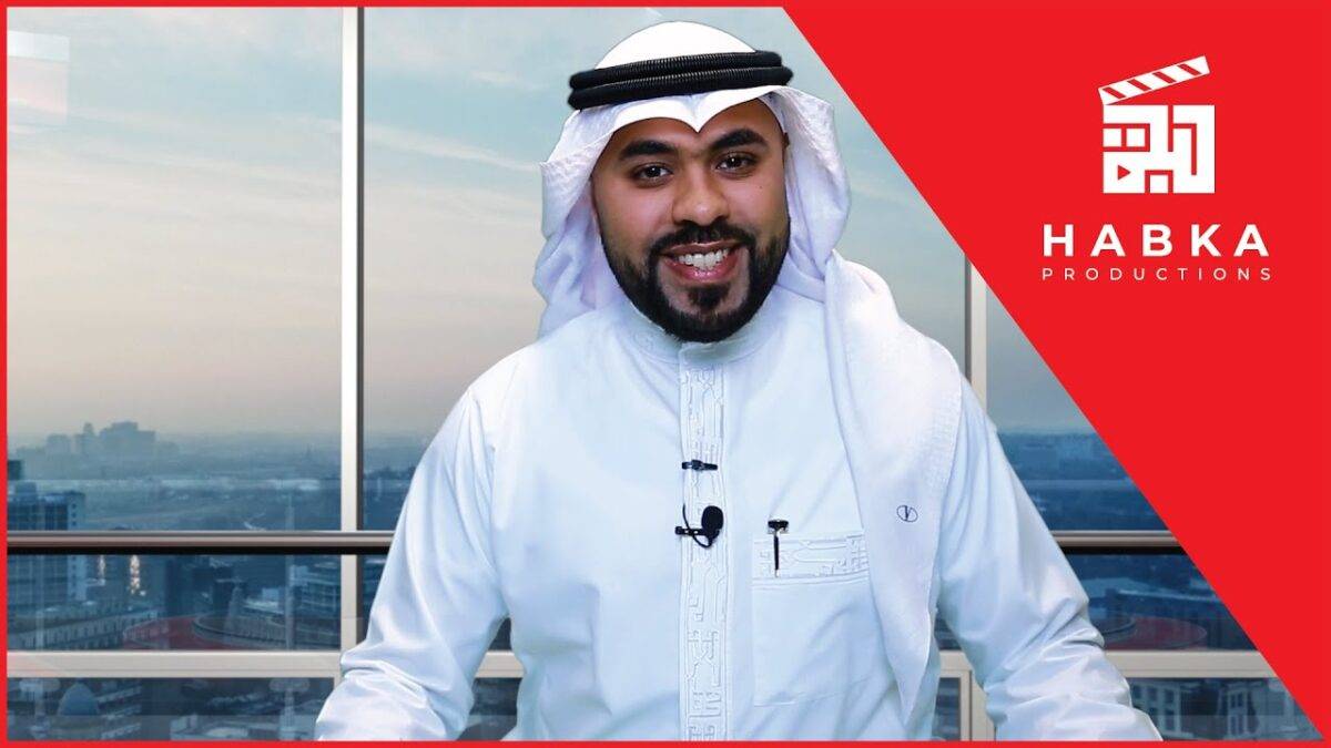 وائل الطيب يقدم نشرة إخبارية في استديو حبكة للإنتاج الإعلامي