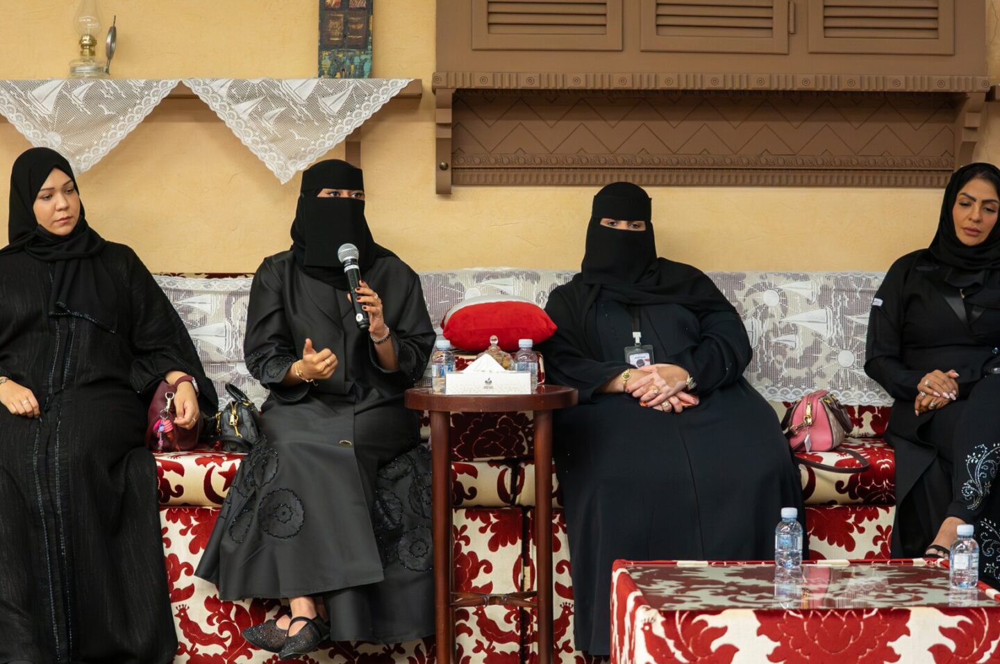 ارين الشمراني تتحدث في المجلس الإعلامي للجنة الإعلام والتسويق بغرفة مكة المكرمة