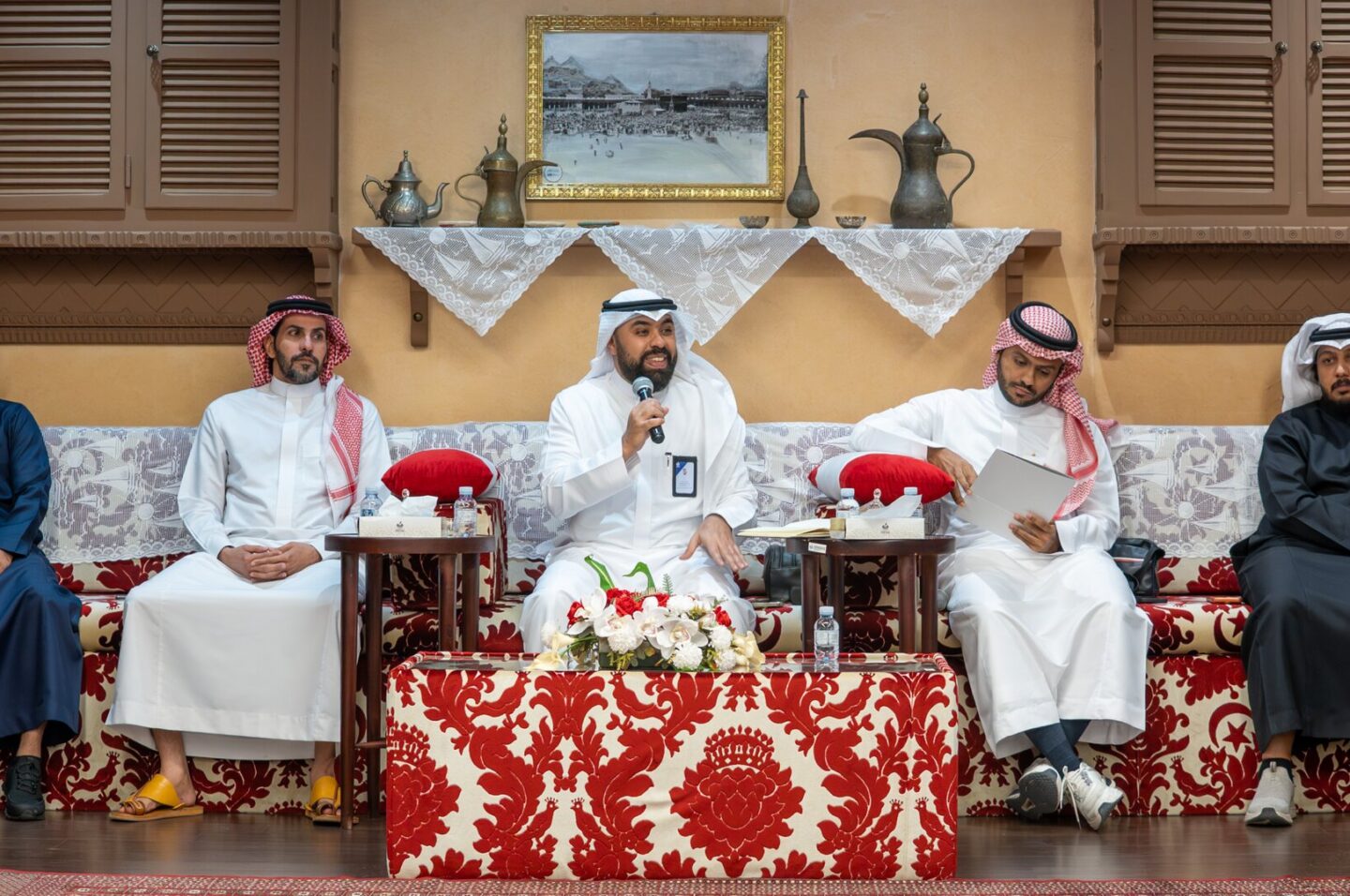 وائل طيب يحاور ضيوف المجلس الإعلامي للجنة الإعلام والتسويق بغرفة مكة