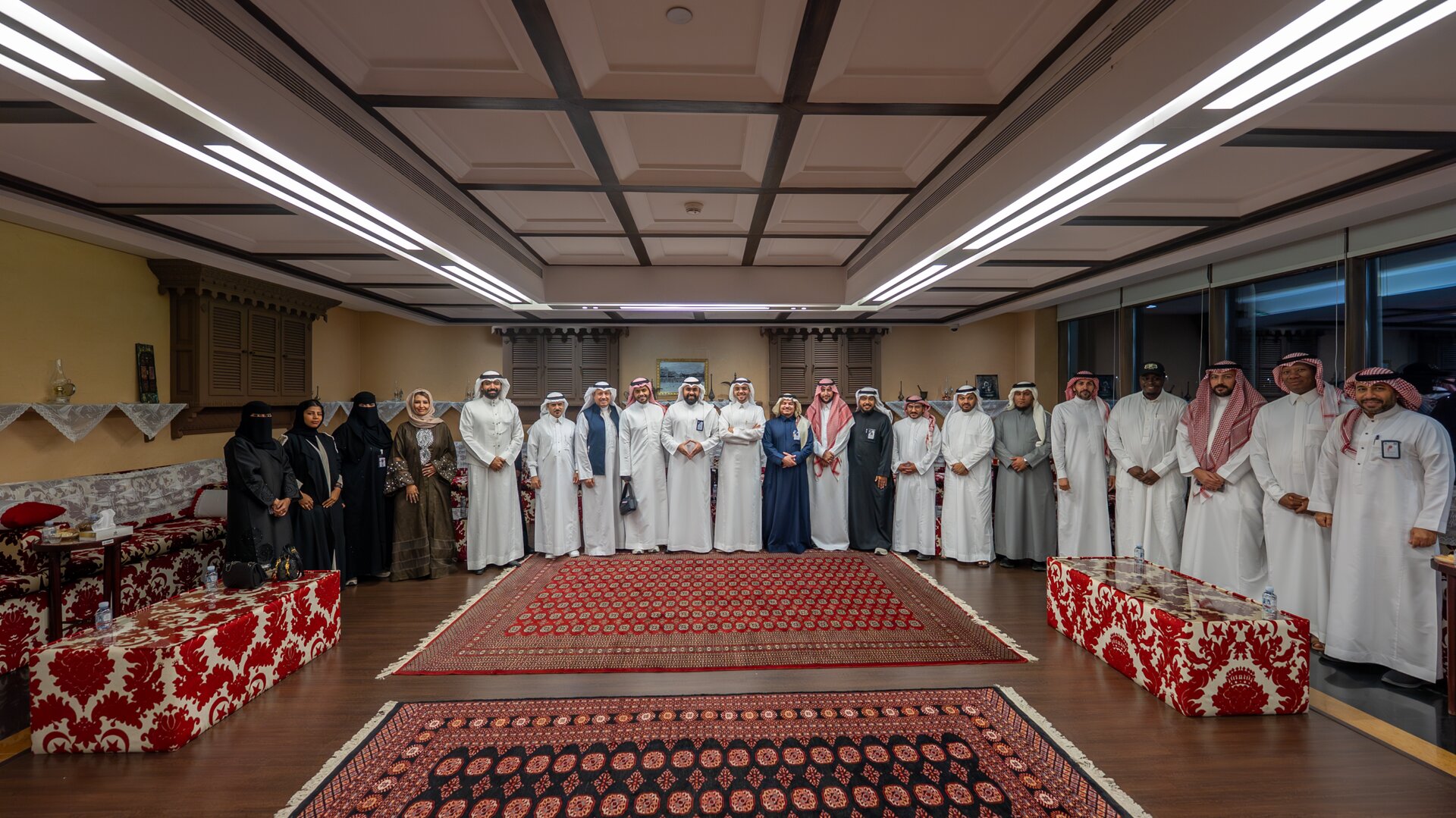صورة جماعي لضيوف المجلس الإعلامي للجنة الإعلام والتسويق بغرفة مكة المكرمة