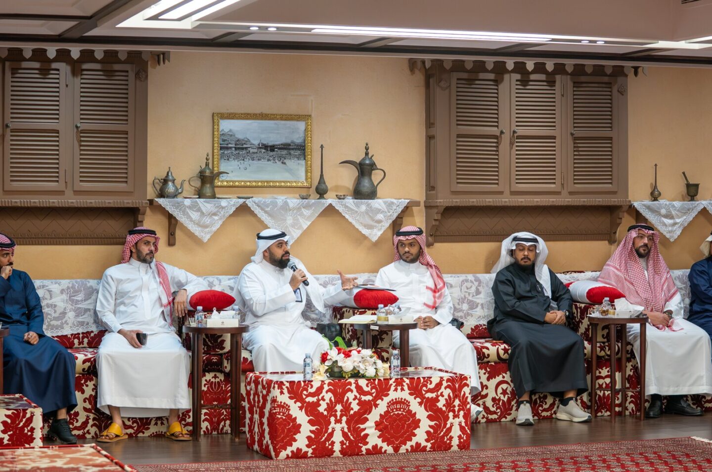 وائل طيب يحاور ضيوف المجلس الإعلامي للجنة الإعلام والتسويق بغرفة مكة