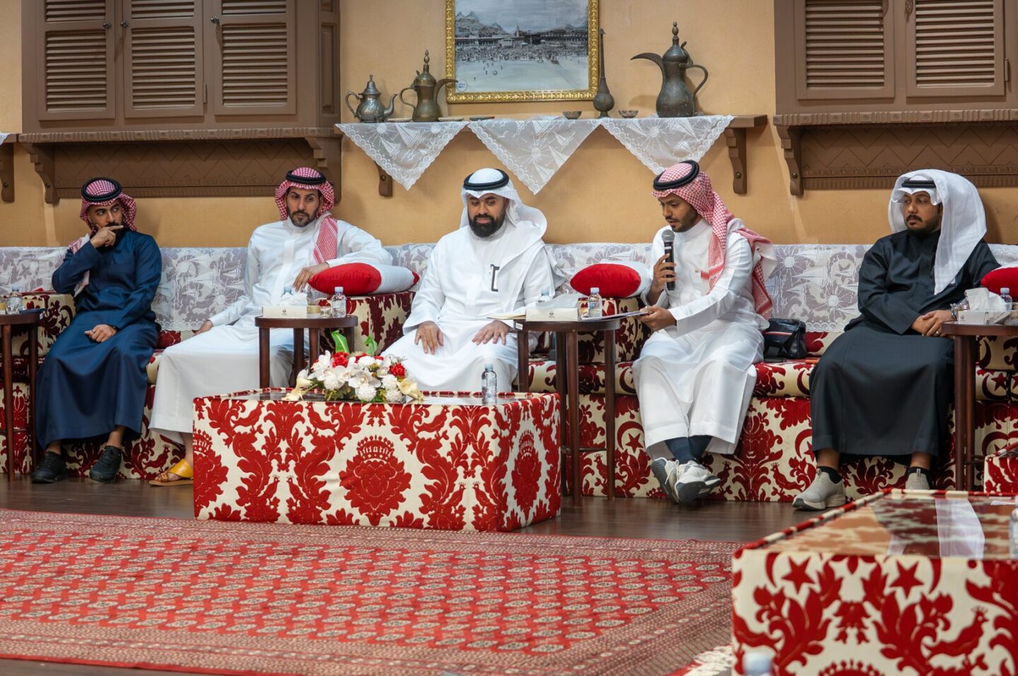 وائل طيب يحاور ضيوف المجلس الإعلامي للجنة الإعلام والتسويق بغرفة مكة