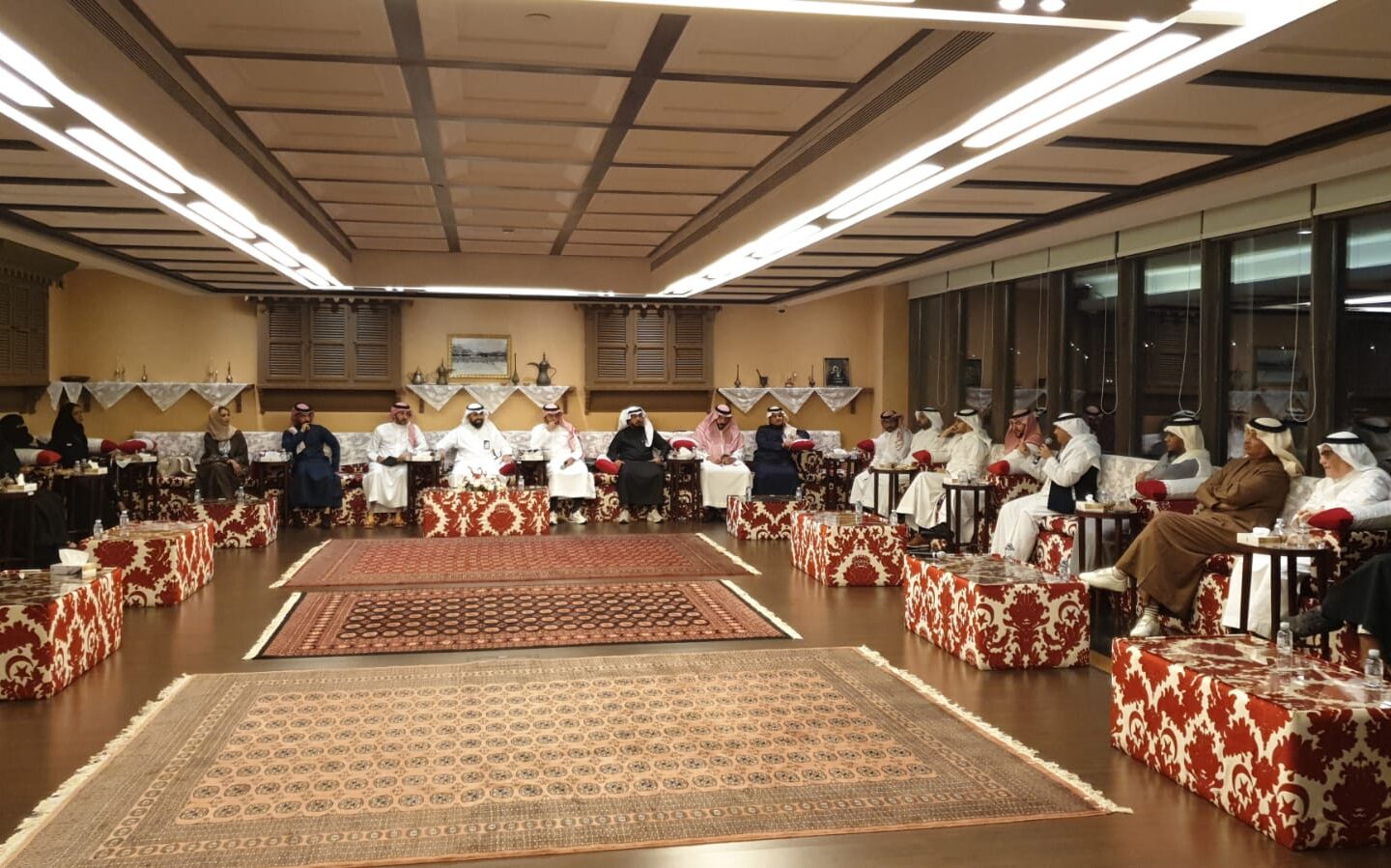 وائل طيب يحاور ضيوف المجلس الإعلامي للجنة الإعلام والتسويق بغرفة مكة
