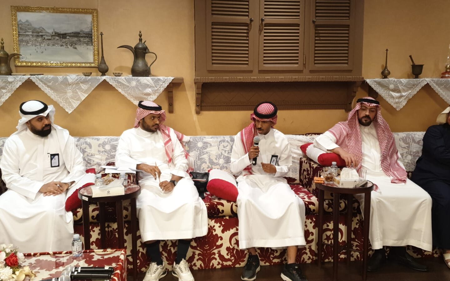 وائل طيب يحاور ضيوف المجلس الإعلامي للجنة الإعلام والتسويق بغرفة مكة