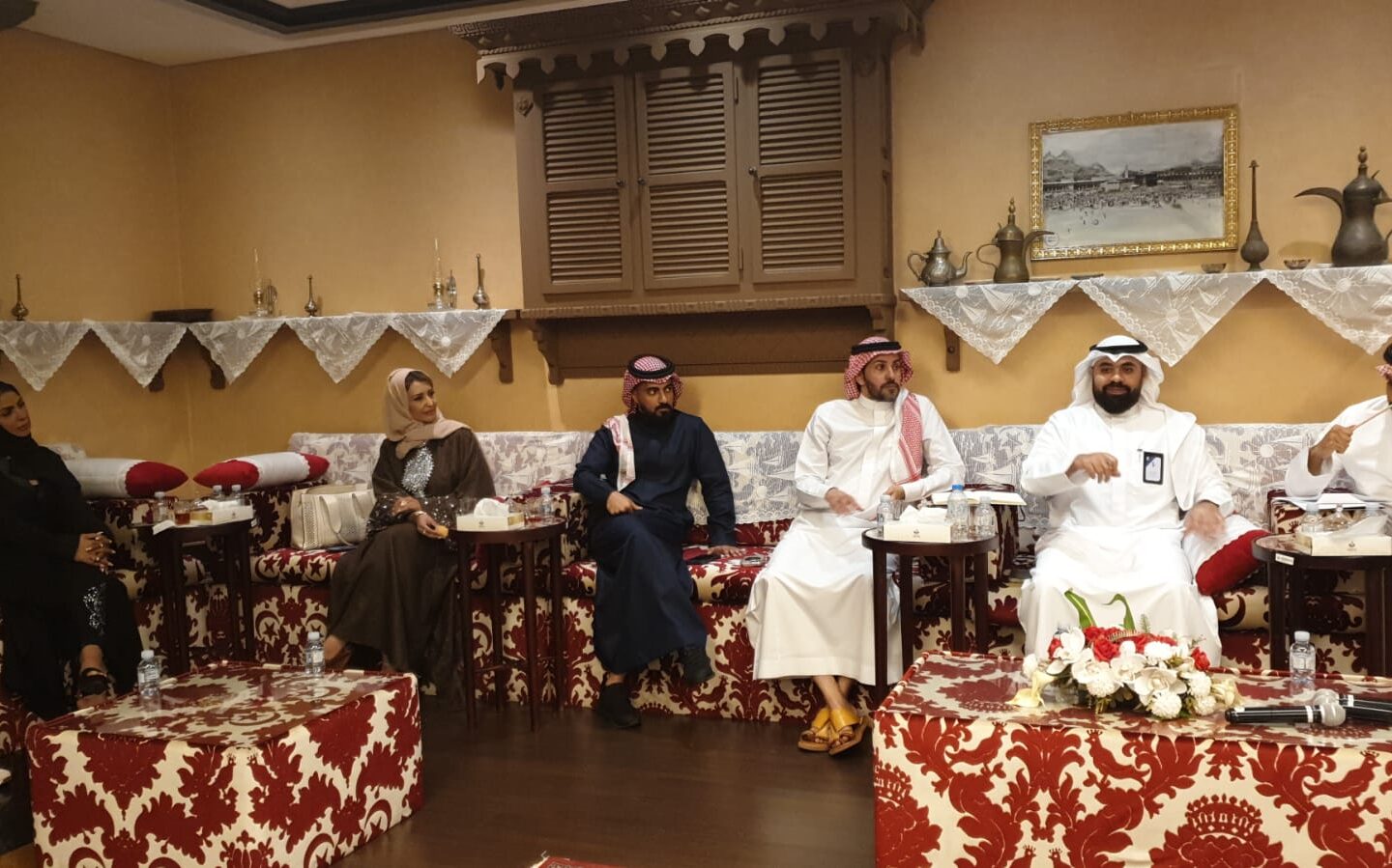 وائل طيب يحاور ضيوف المجلس الإعلامي للجنة الإعلام والتسويق بغرفة مكة