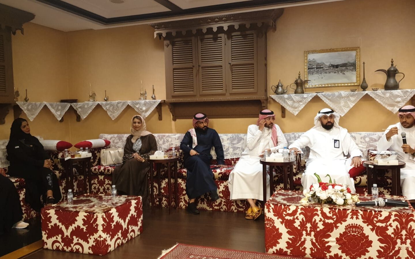 وائل طيب يحاور ضيوف المجلس الإعلامي للجنة الإعلام والتسويق بغرفة مكة